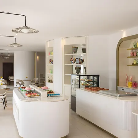 Creta Palace, A To Live